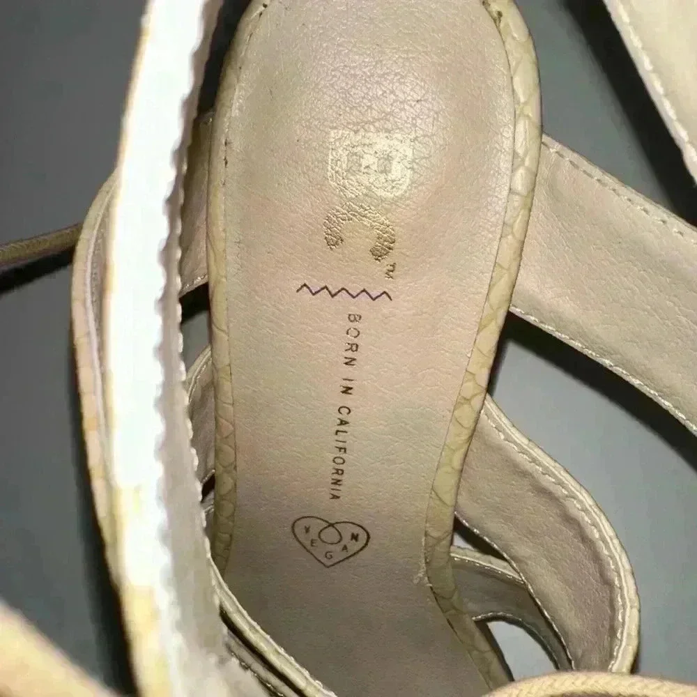 Born In California Sandals Stacked Heel Beige Lite Tan Faux Snakeskin Size 6 1/2